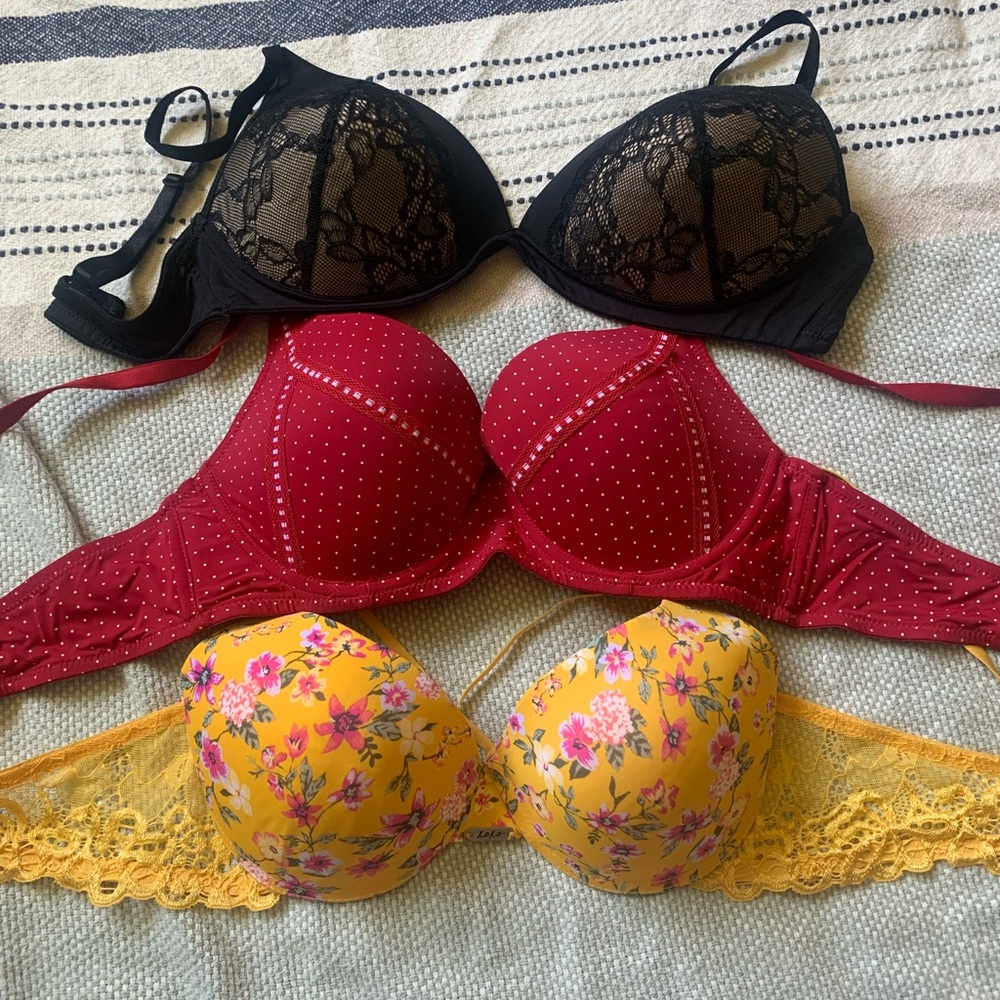 XOXO Black and Red Lace Bras with Underwire Support - Picture 3 of 9